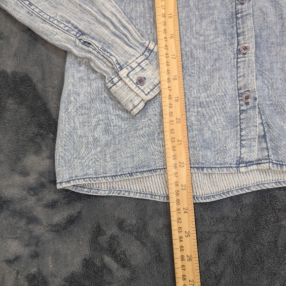 Guess Women's Light Wash denim style button down shirt Y2K Friends XS - Picture 5 of 6
